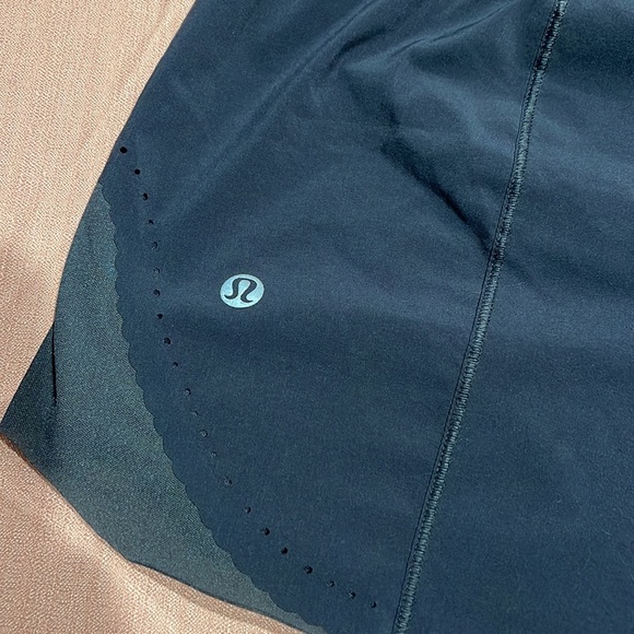 Lululemon scallop shorts - Picture 5 of 6